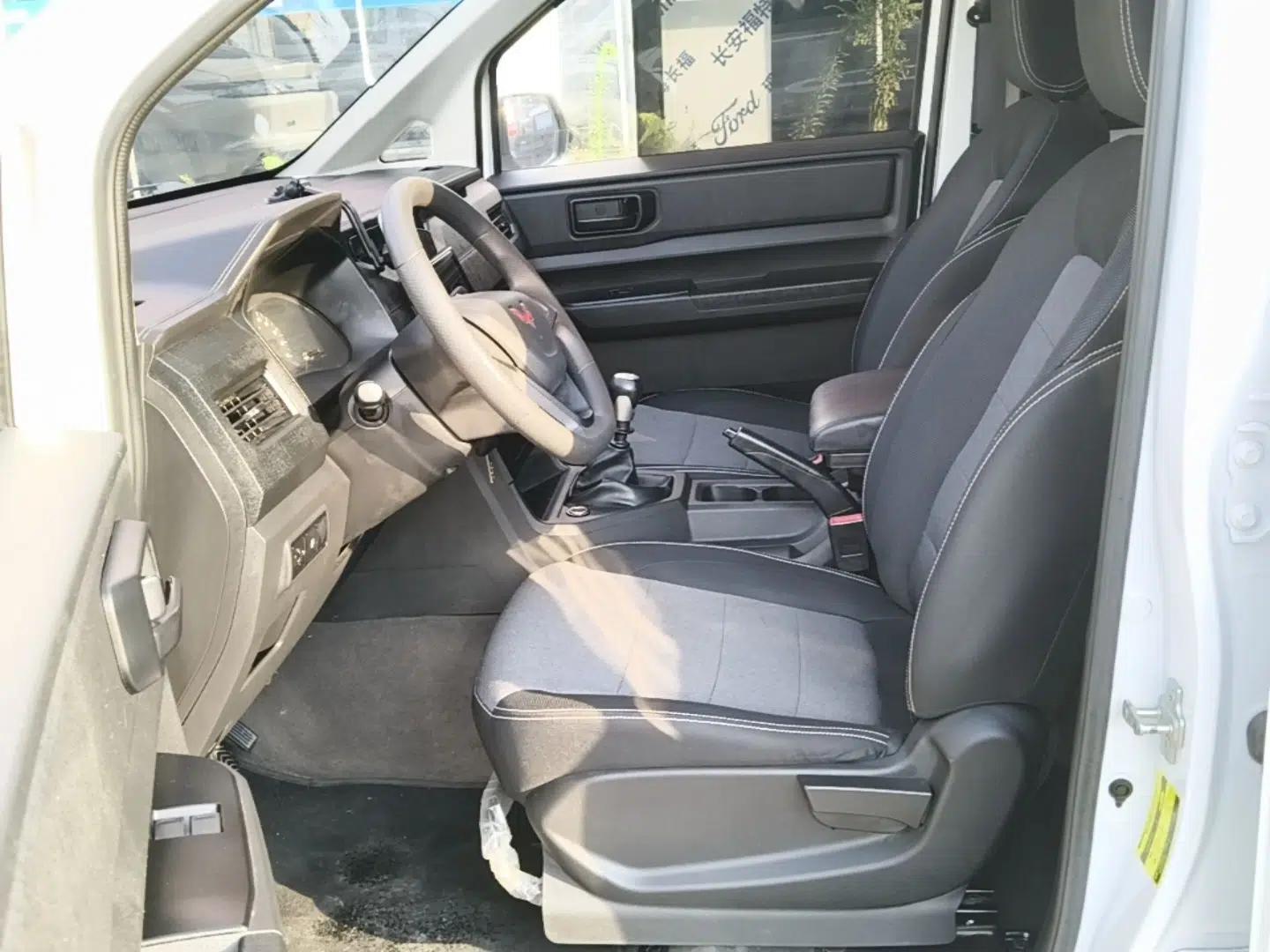 Wuling Hongguang PLUS 2019 1.5T Manual Standard Edition 5 Seats — миниатюра 17