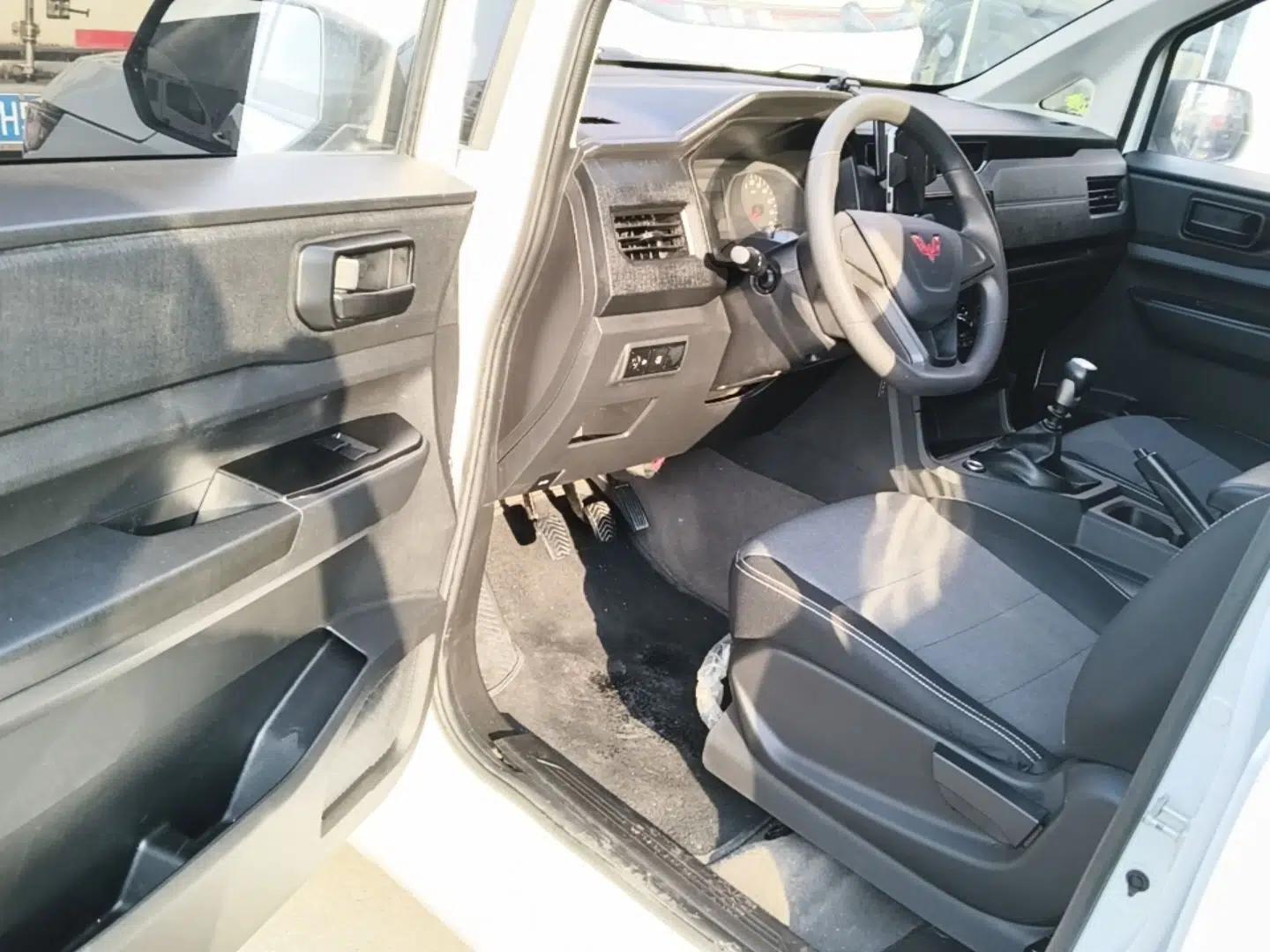 Wuling Hongguang PLUS 2019 1.5T Manual Standard Edition 5 Seats — миниатюра 18