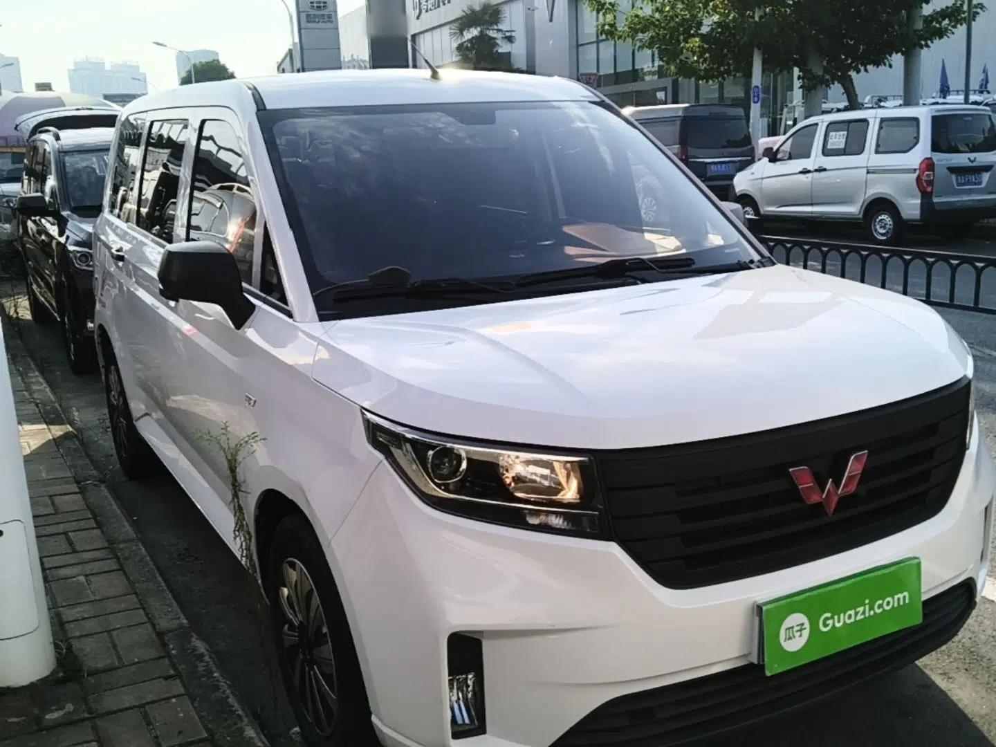 Wuling Hongguang PLUS 2019 1.5T Manual Standard Edition 5 Seats — миниатюра 3