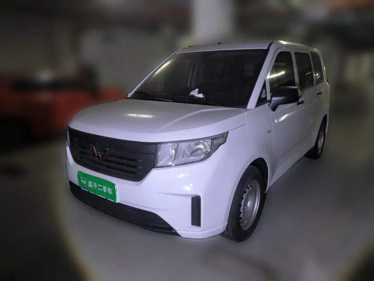 Wuling Hongguang PLUS 2020 1.5L Manual Standard Edition 5 Seats — миниатюра 1