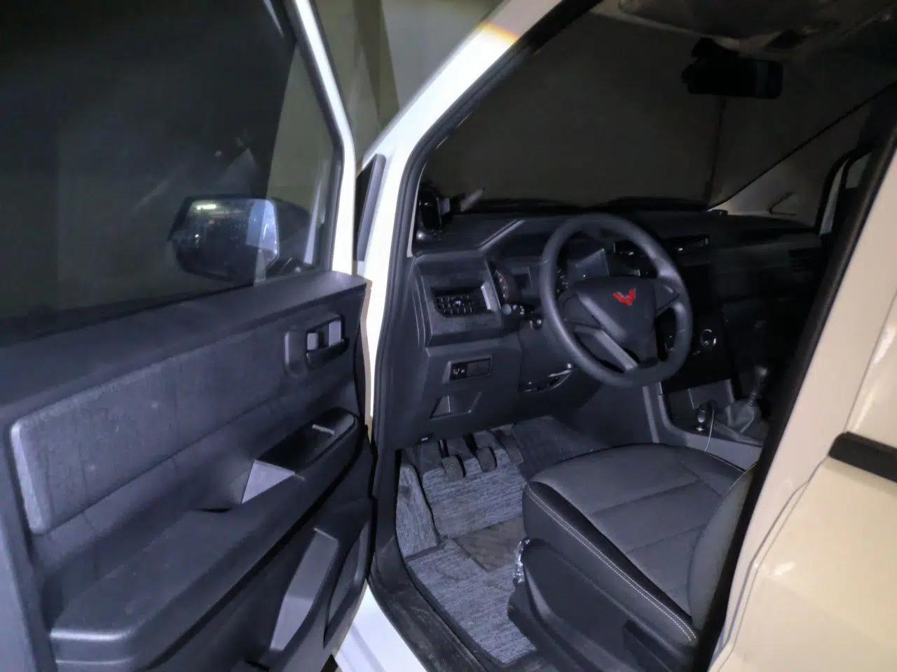 Wuling Hongguang PLUS 2020 1.5L Manual Standard Edition 5 Seats — миниатюра 16