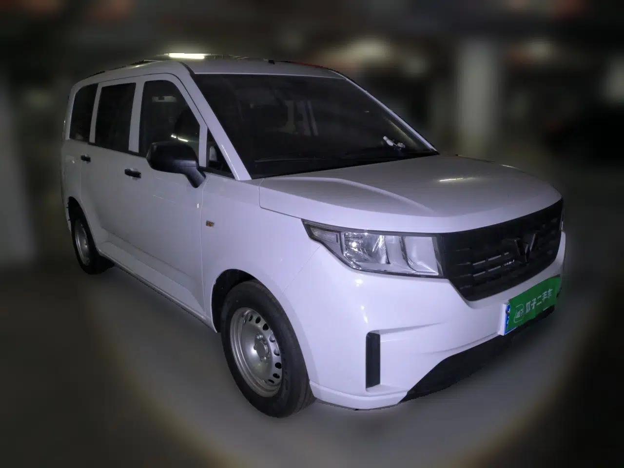 Wuling Hongguang PLUS 2020 1.5L Manual Standard Edition 5 Seats — миниатюра 3
