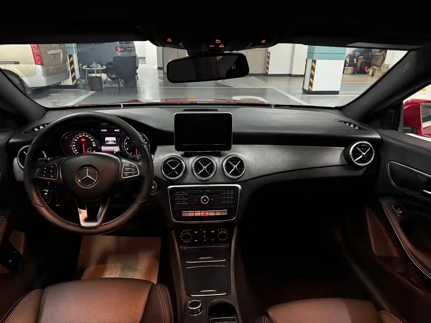 Imported Mercedes-Benz CLA 2016 Facelift CLA 200 Fashion Model — миниатюра 7