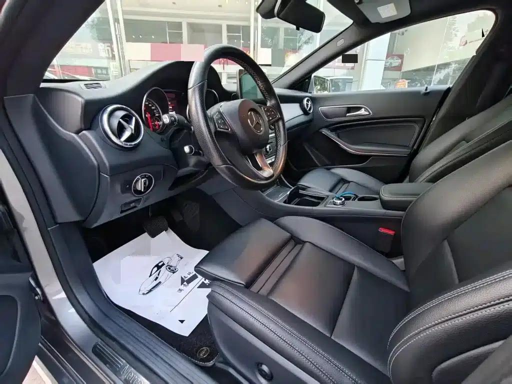 Imported Mercedes-Benz CLA 2018 CLA 200 Fashion Edition — миниатюра 3