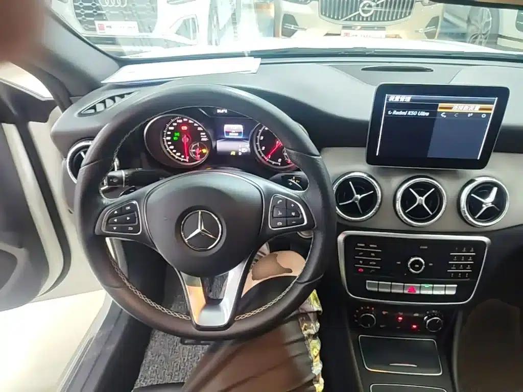 Imported Mercedes-Benz CLA 2018 CLA 200 Dynamic — миниатюра 11