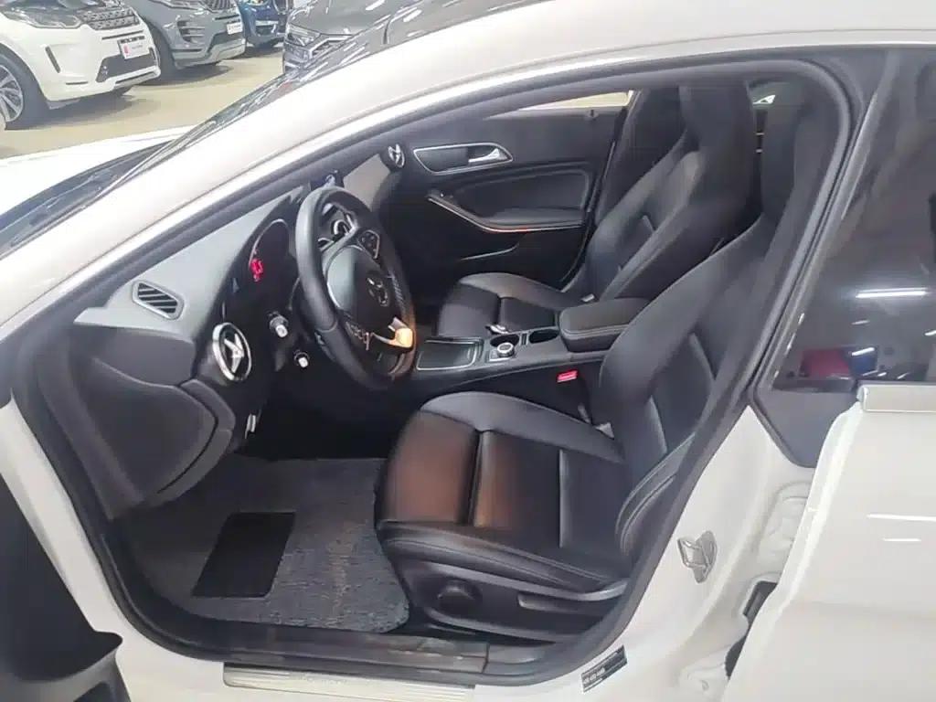 Imported Mercedes-Benz CLA 2018 CLA 200 Dynamic — миниатюра 15