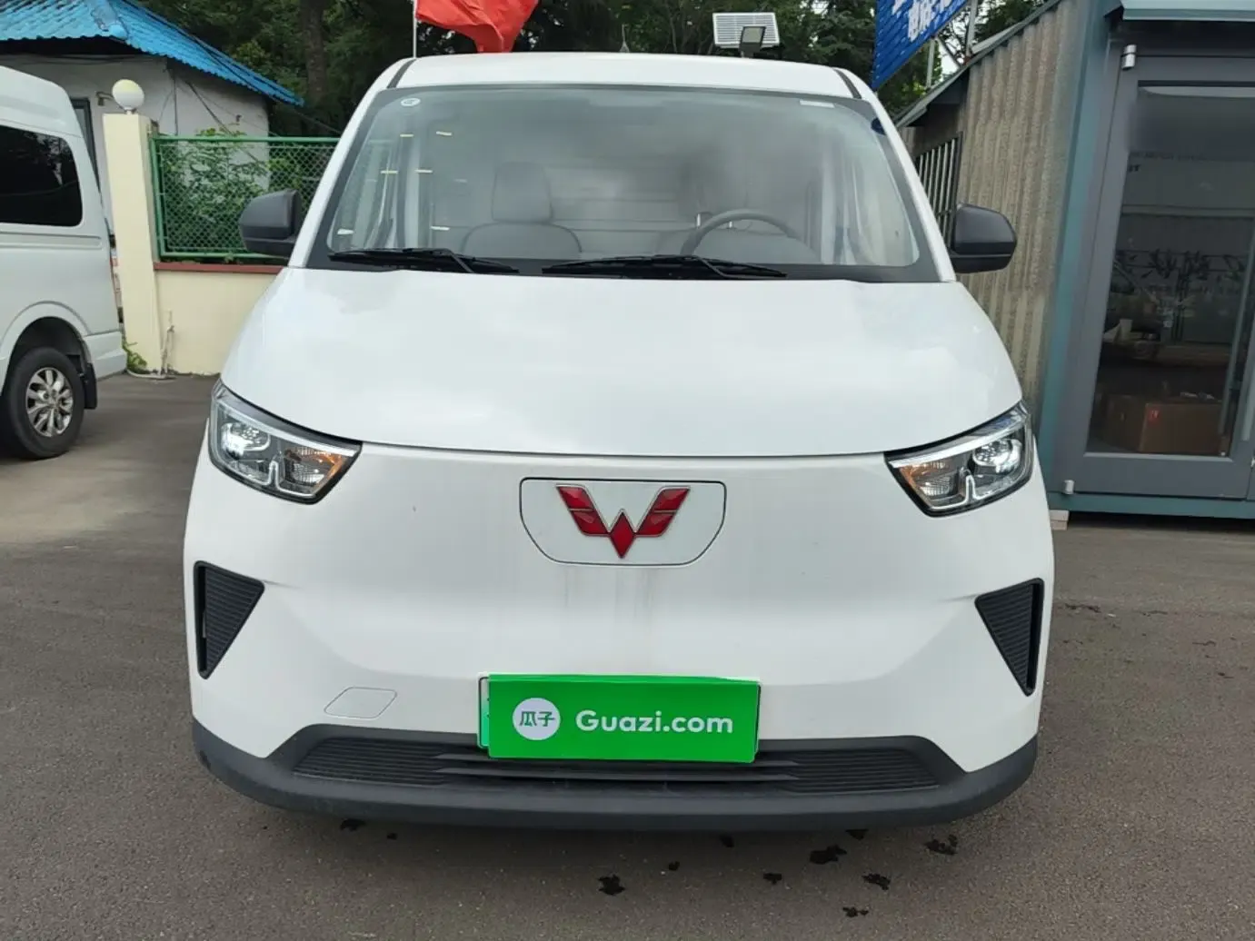 Wuling Yangguang 2026 Model, 300km Window-Sealed Comfort Edition — миниатюра 2