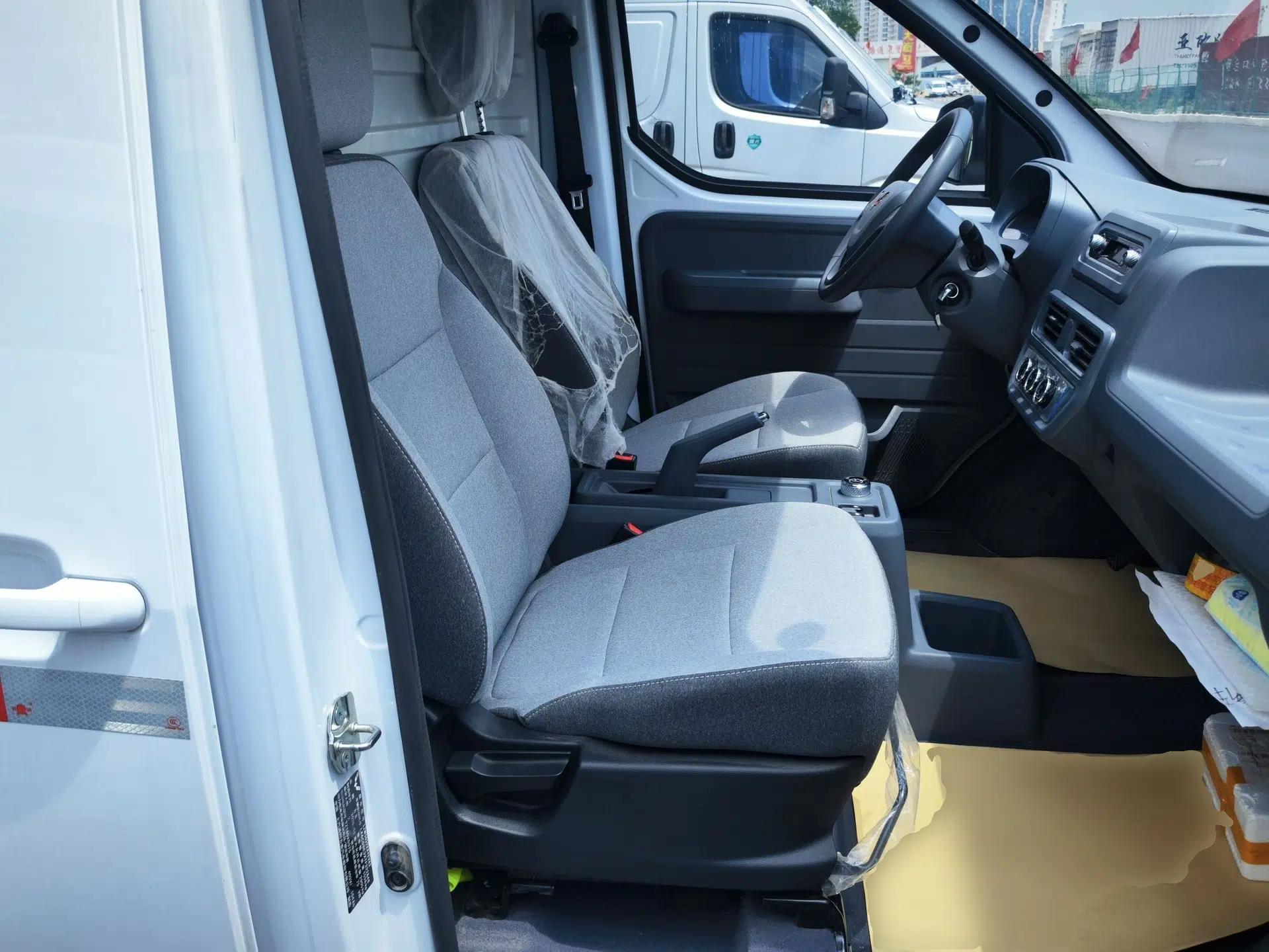 Wuling Yangguang 2026 Model, 300km Window-Sealed Comfort Edition — миниатюра 24