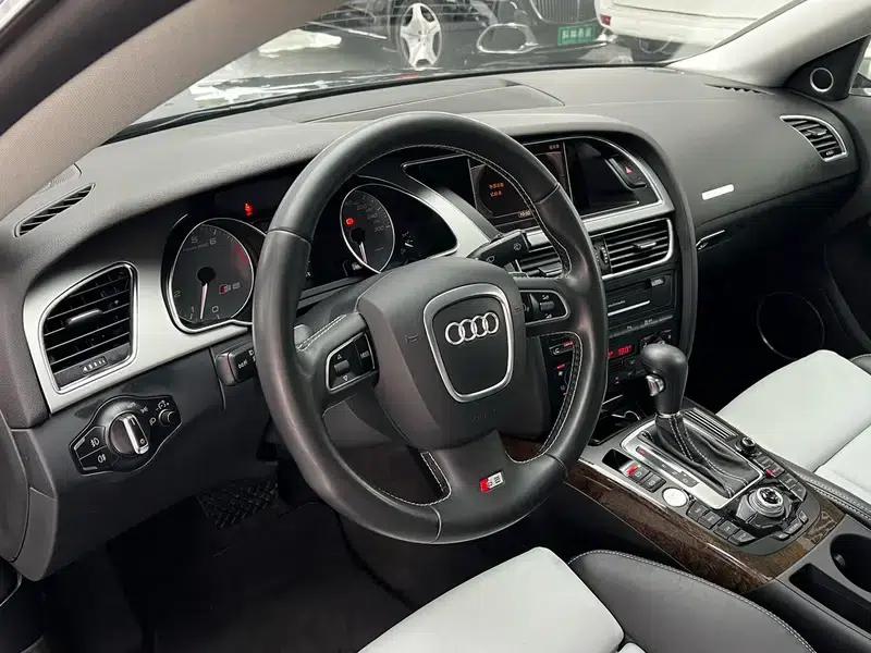 2010 Audi S5 3.0T Sportback — миниатюра 18