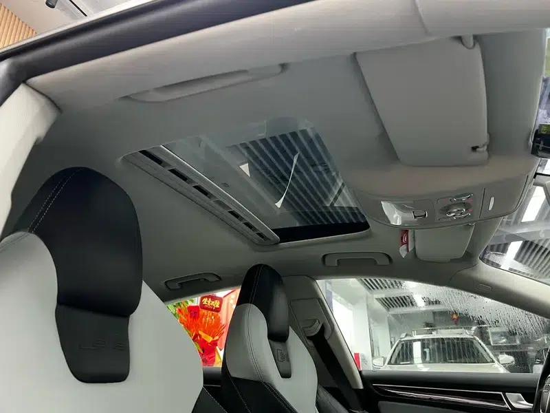 2010 Audi S5 3.0T Sportback — миниатюра 25