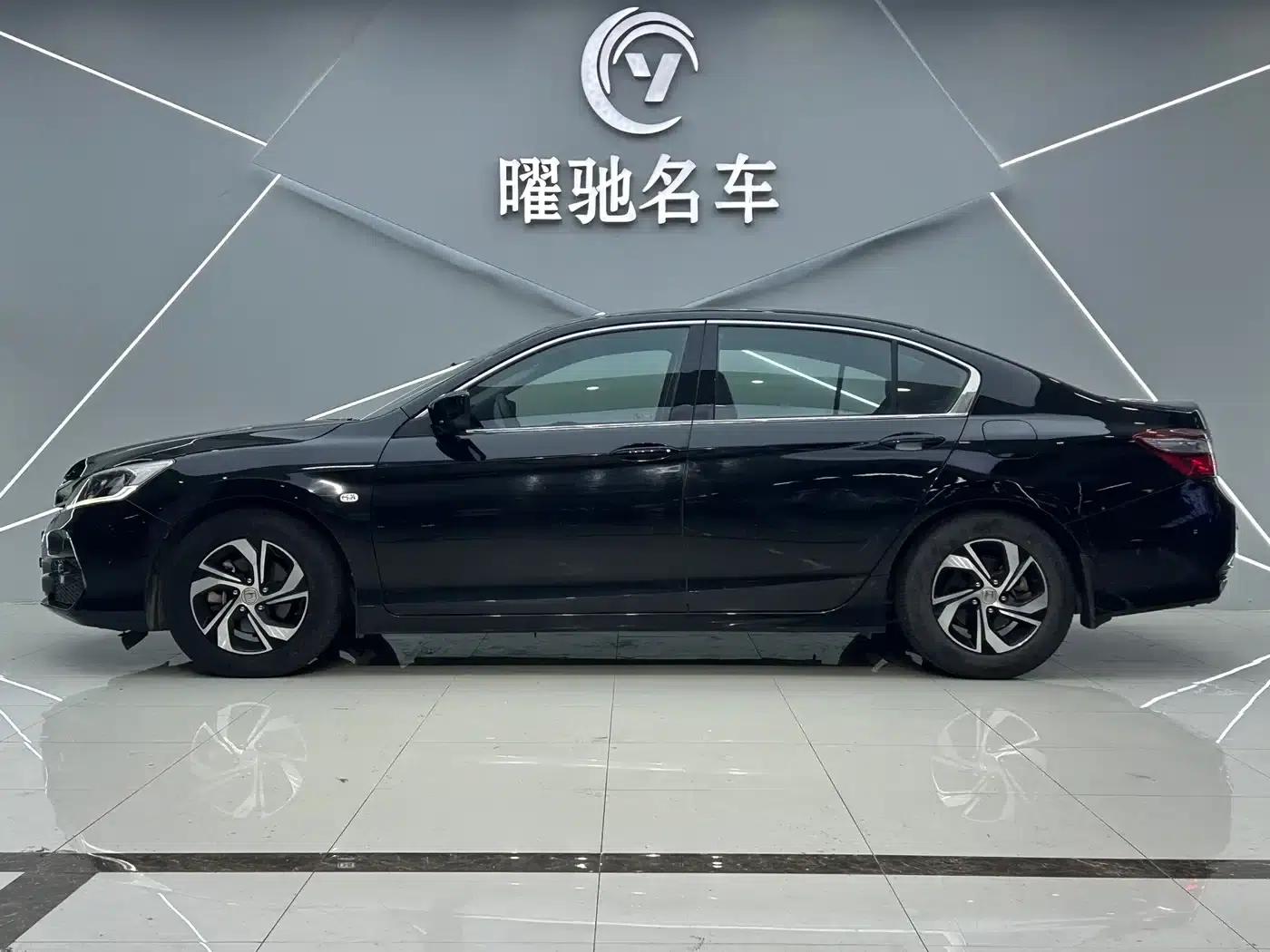 2016 Honda Accord 2.0L Comfort Edition — миниатюра 3