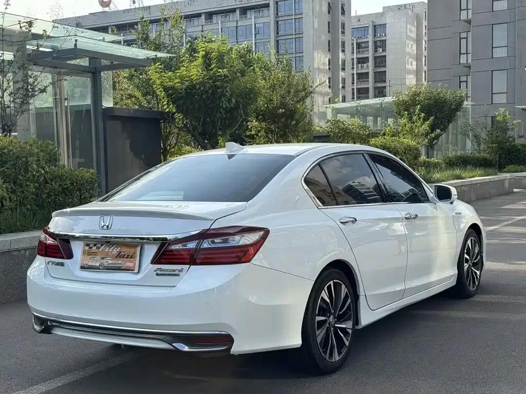 2016 Honda Accord Hybrid 2.0L Elite Edition — миниатюра 3