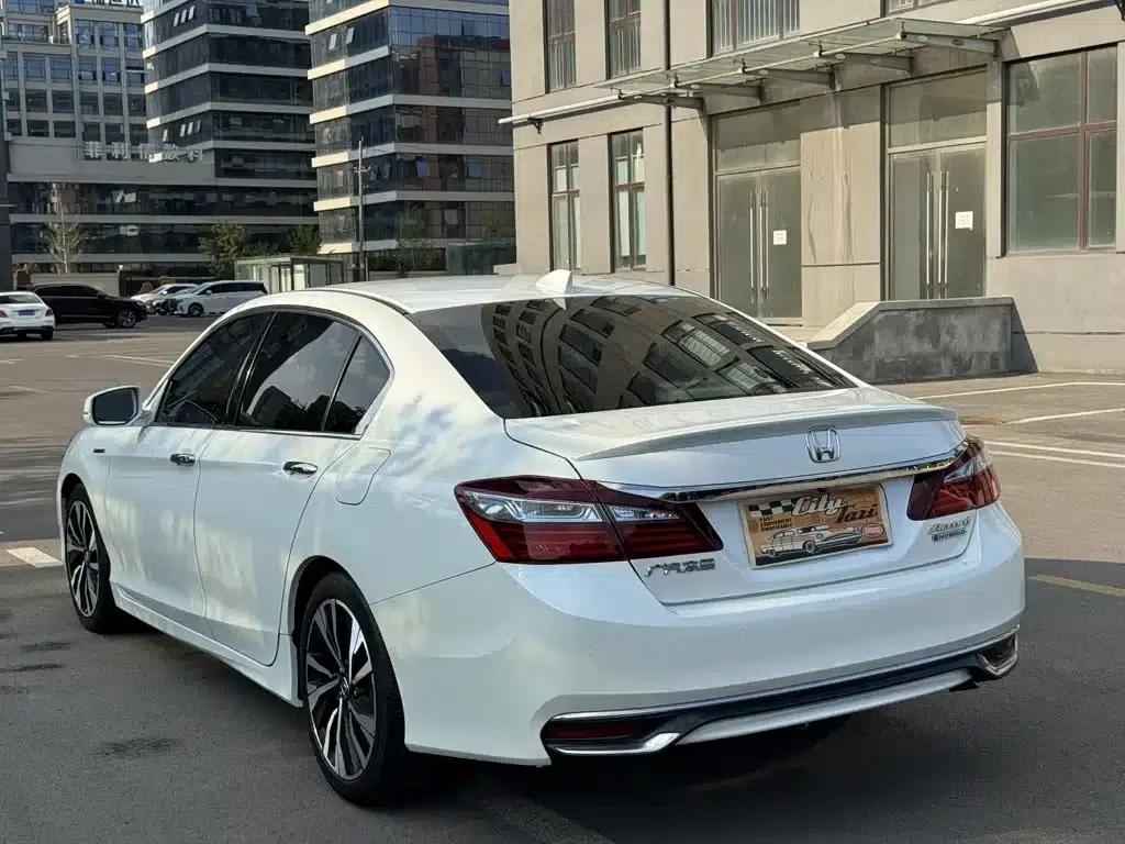 2016 Honda Accord Hybrid 2.0L Elite Edition — миниатюра 4