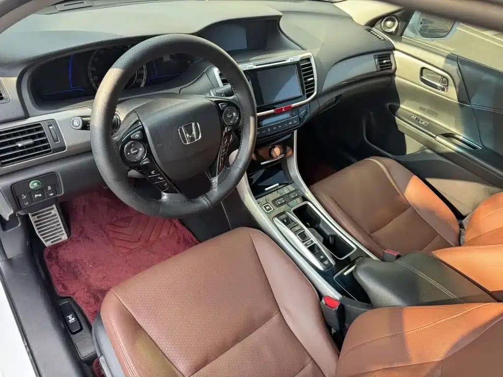 2016 Honda Accord Hybrid 2.0L Elite Edition — миниатюра 5