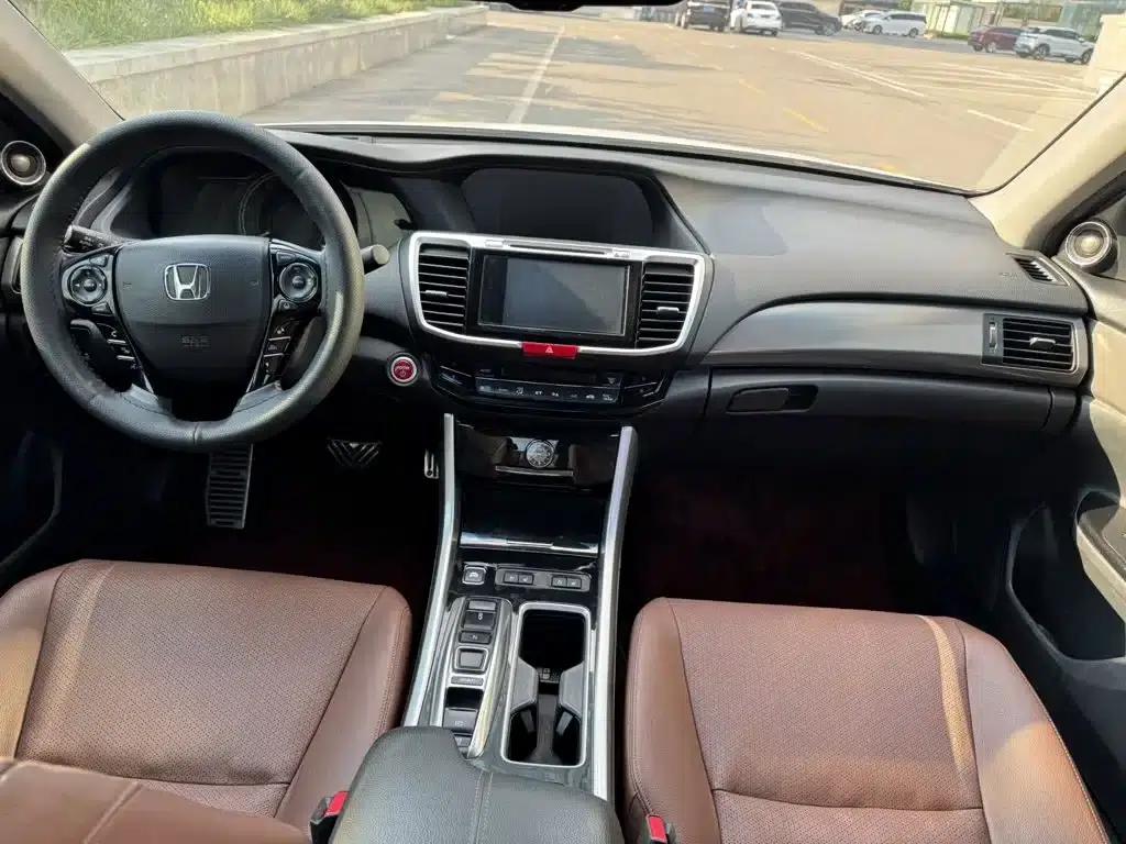 2016 Honda Accord Hybrid 2.0L Elite Edition — миниатюра 8