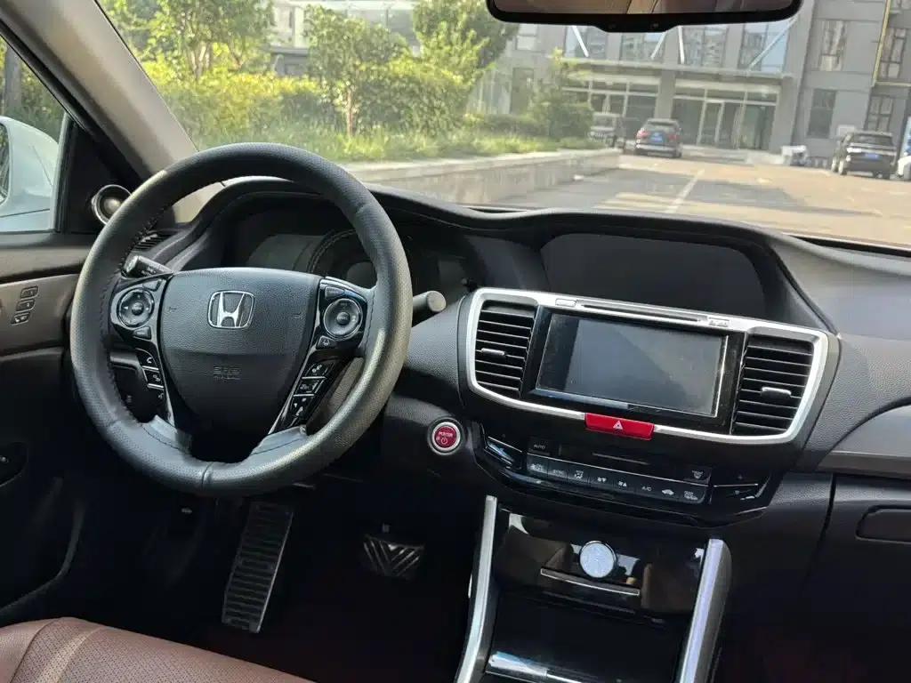 2016 Honda Accord Hybrid 2.0L Elite Edition — миниатюра 9