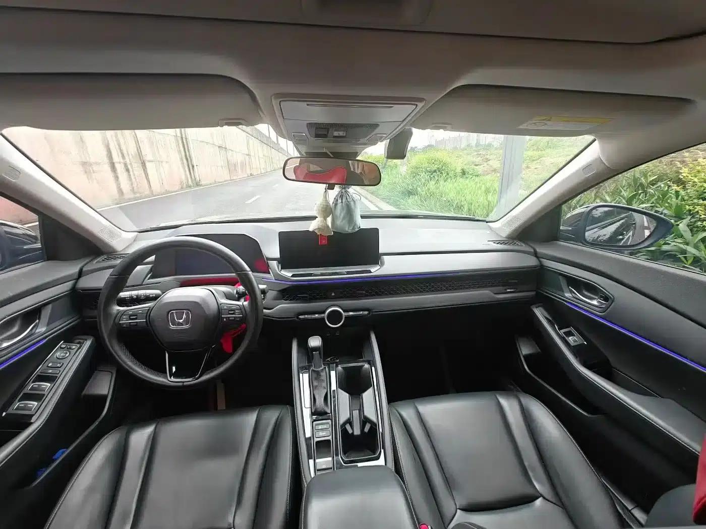 2024 Honda Accord 260TURBO Luxury Edition — миниатюра 5