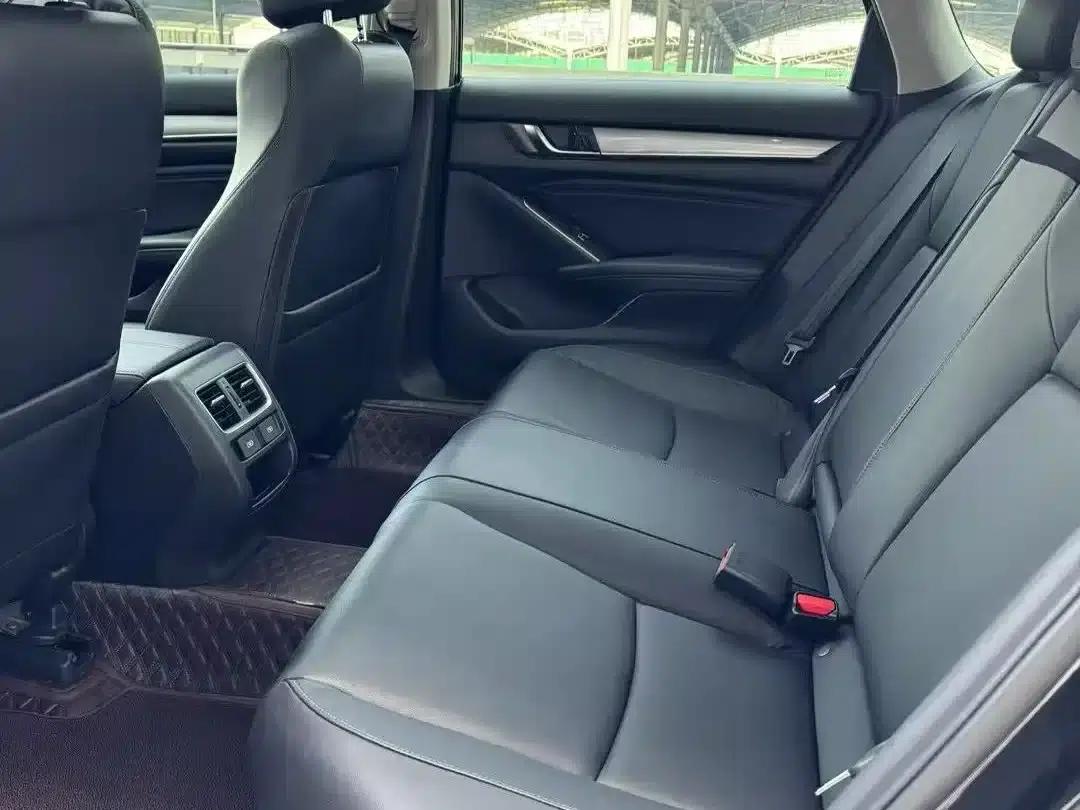 2022 Honda Accord 260TURBO Luxury Edition — миниатюра 9