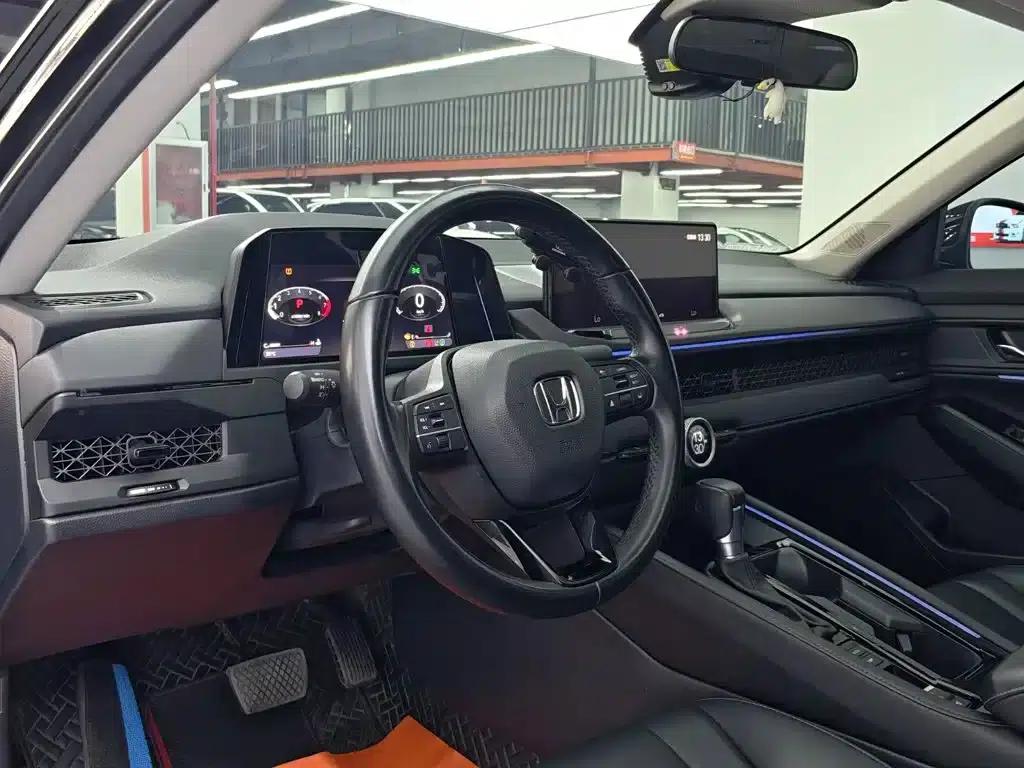 2024 Honda Accord 260TURBO Luxury Edition — миниатюра 5
