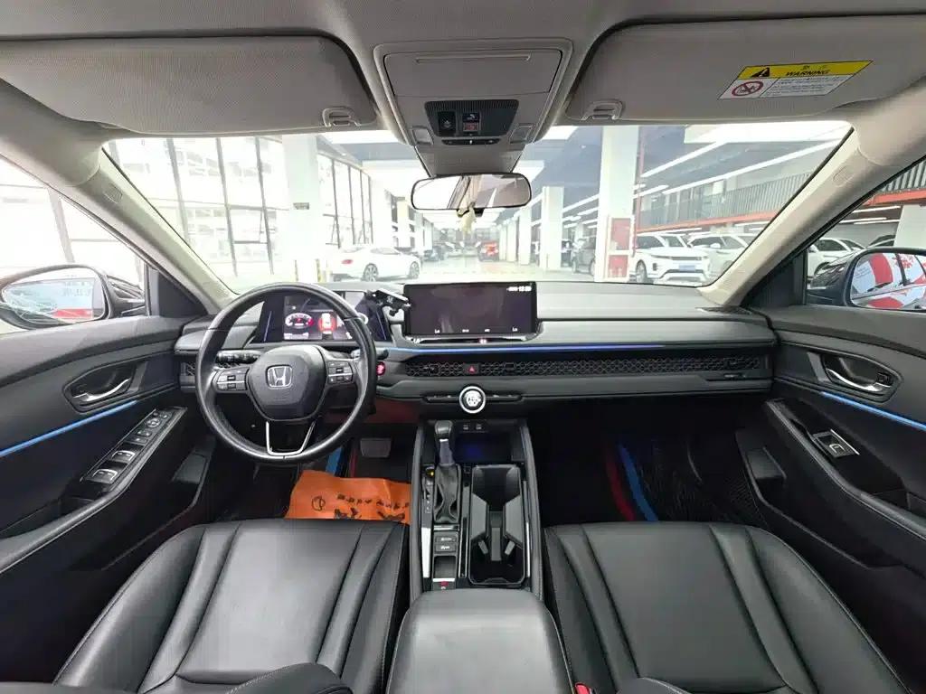 2024 Honda Accord 260TURBO Luxury Edition — миниатюра 6