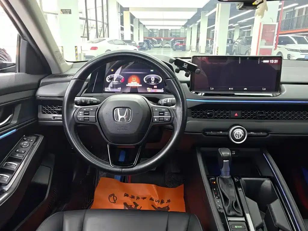 2024 Honda Accord 260TURBO Luxury Edition — миниатюра 8