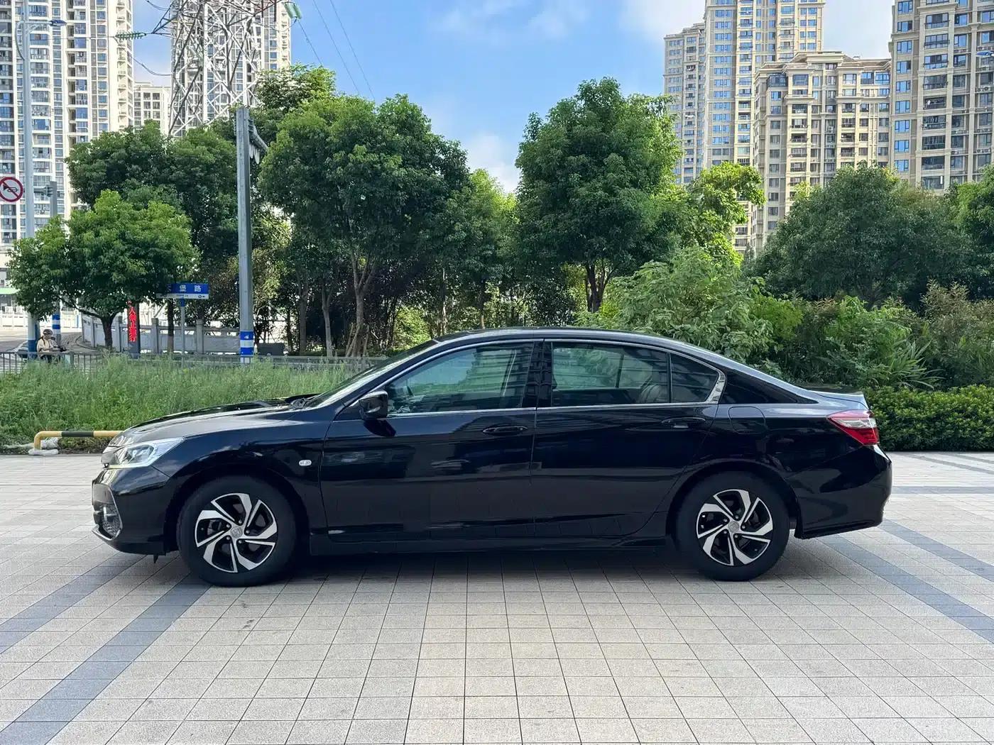 2016 Honda Accord 2.0L Comfort Edition — миниатюра 3