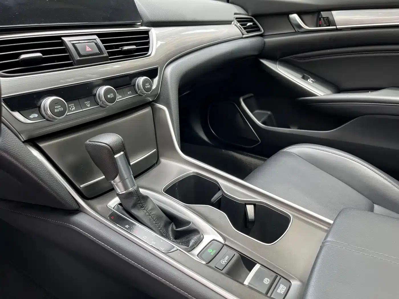 2022 Honda Accord 260TURBO Luxury Edition — миниатюра 11