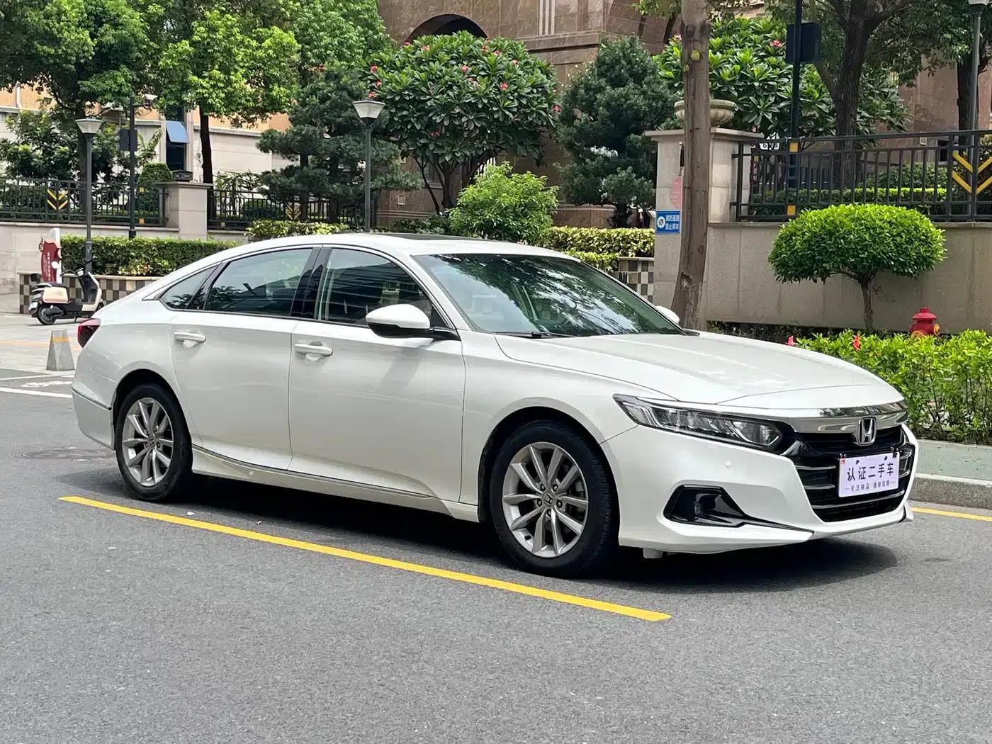 2022 Honda Accord 260TURBO Luxury Edition — миниатюра 3