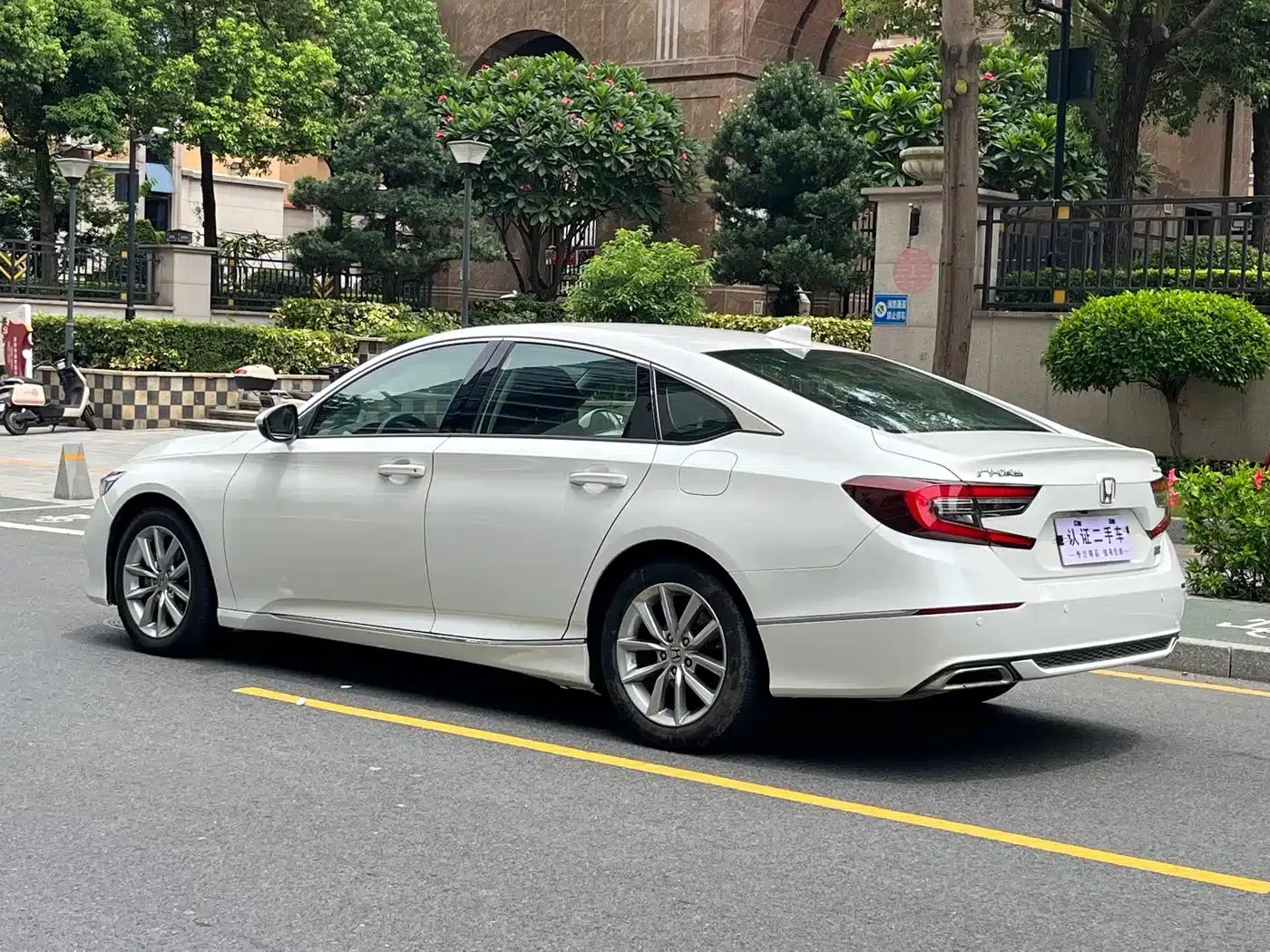 2022 Honda Accord 260TURBO Luxury Edition — миниатюра 4