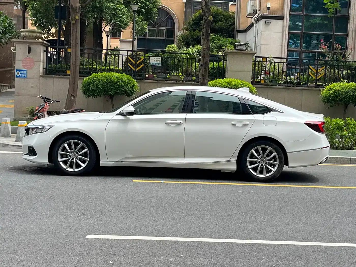 2022 Honda Accord 260TURBO Luxury Edition — миниатюра 7