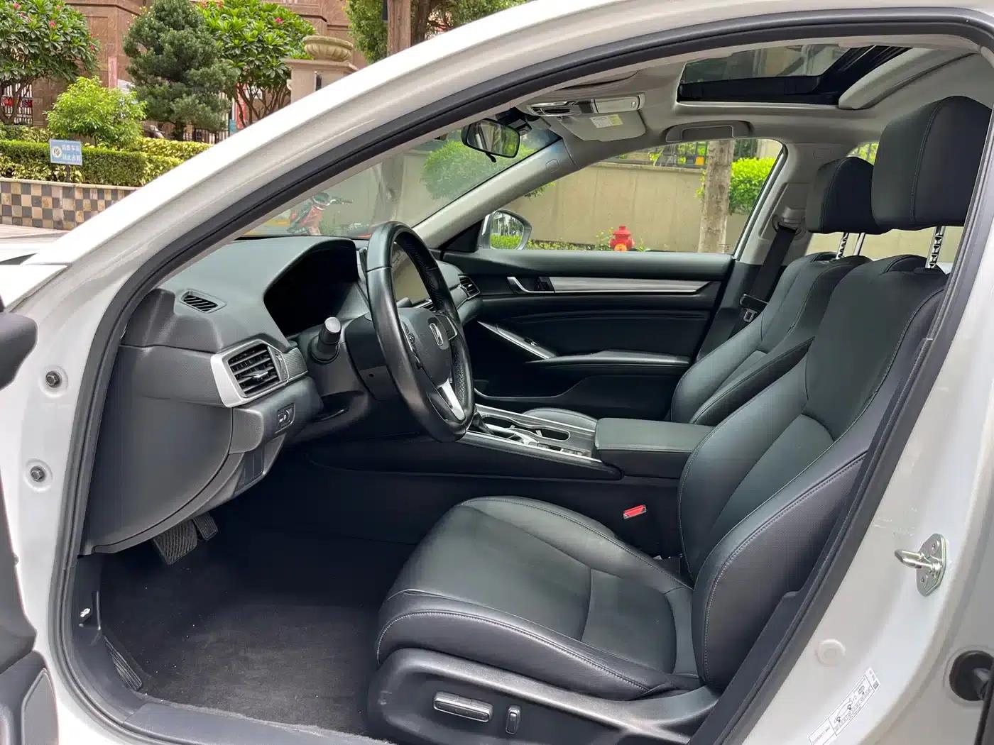 2022 Honda Accord 260TURBO Luxury Edition — миниатюра 9