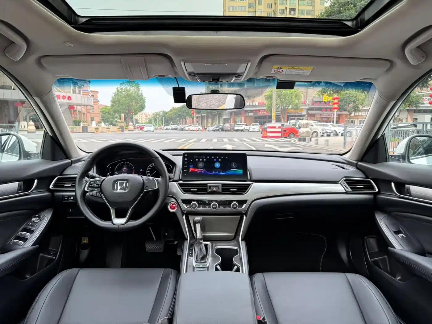 2022 Honda Accord 260TURBO Luxury Edition — миниатюра 11