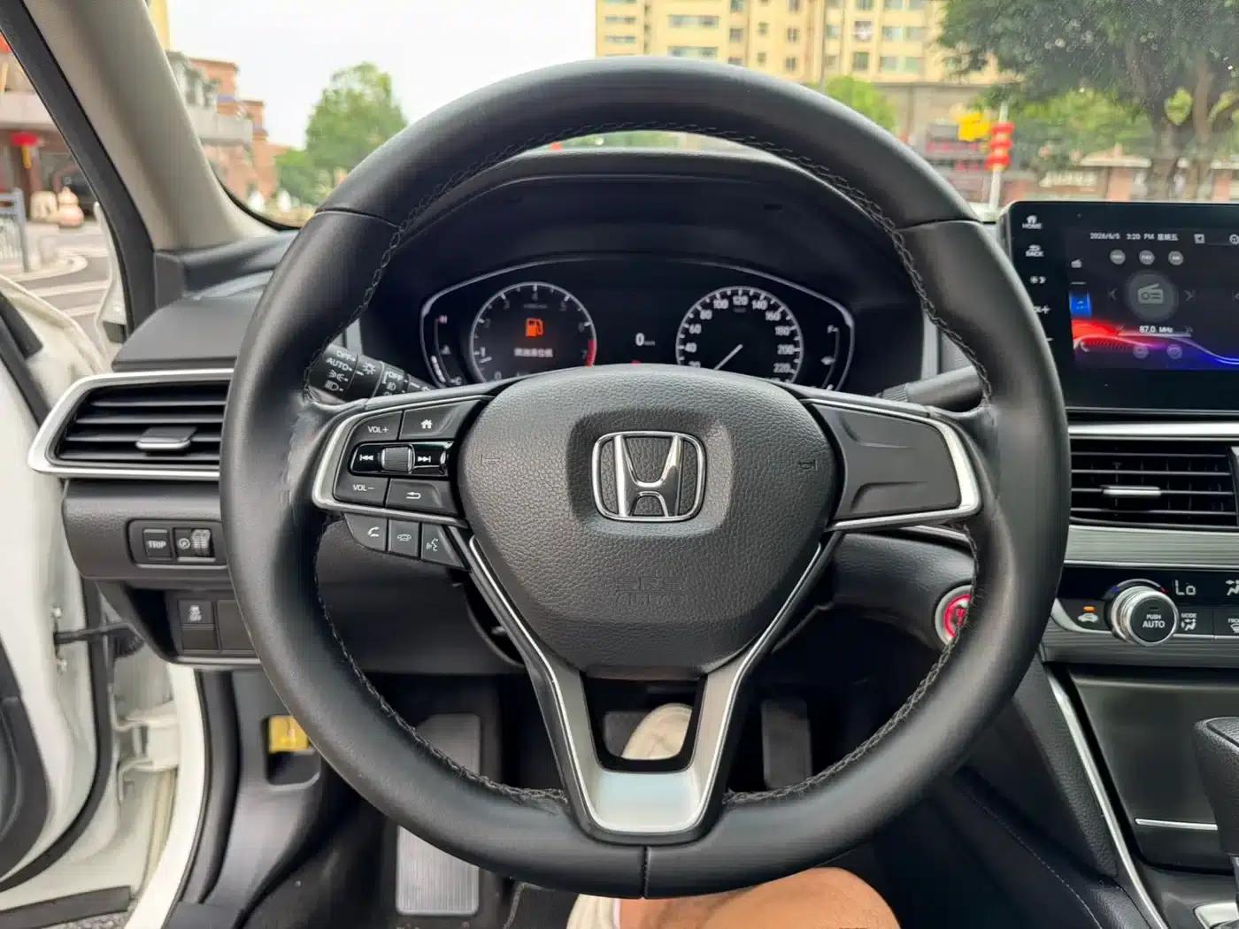 2022 Honda Accord 260TURBO Luxury Edition — миниатюра 17
