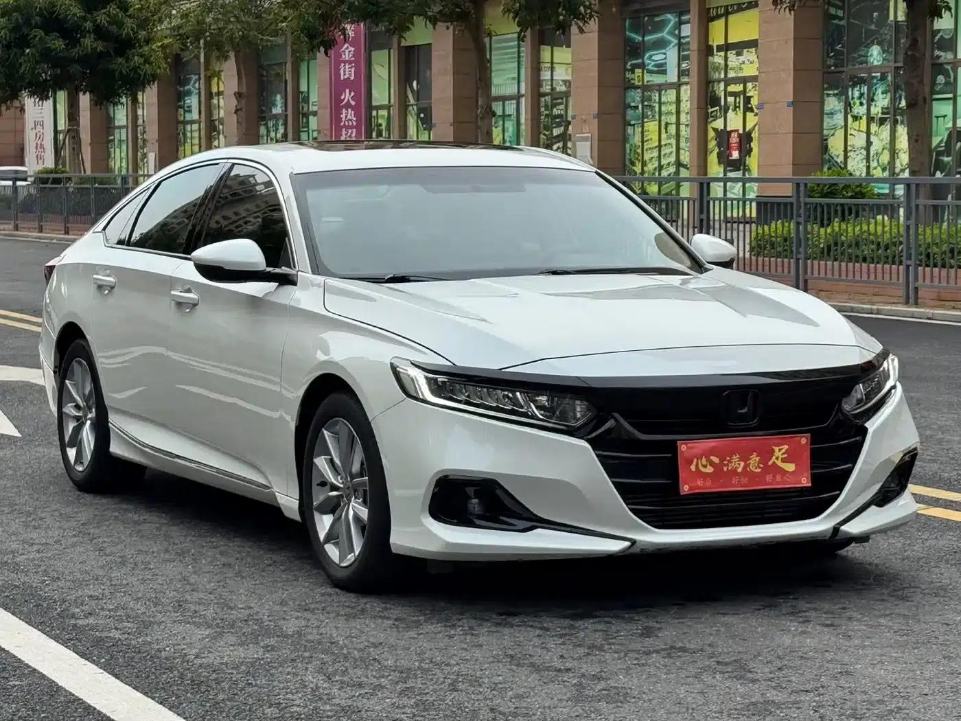 2022 Honda Accord 260TURBO Luxury Edition — миниатюра 3