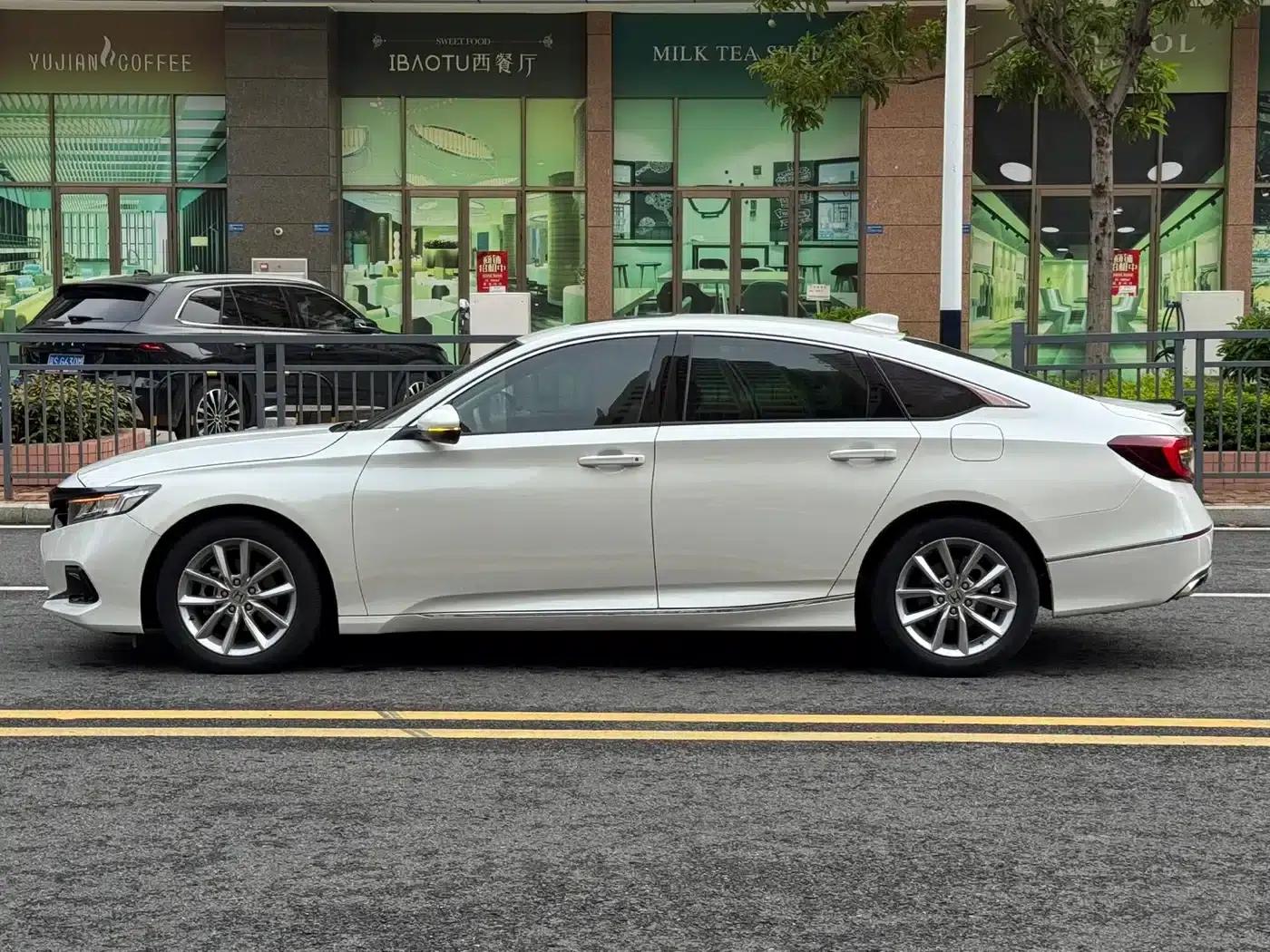 2022 Honda Accord 260TURBO Luxury Edition — миниатюра 22