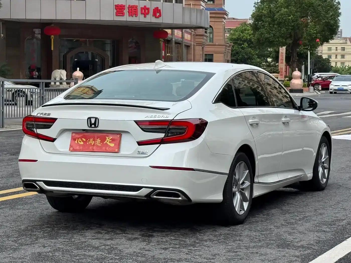 2022 Honda Accord 260TURBO Luxury Edition — миниатюра 6