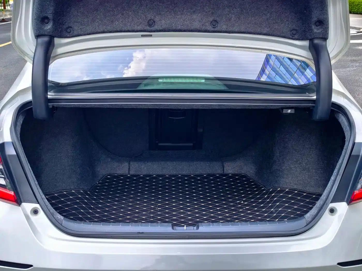 2022 Honda Accord Hybrid 2.0L Phantom Night Edition — миниатюра 32