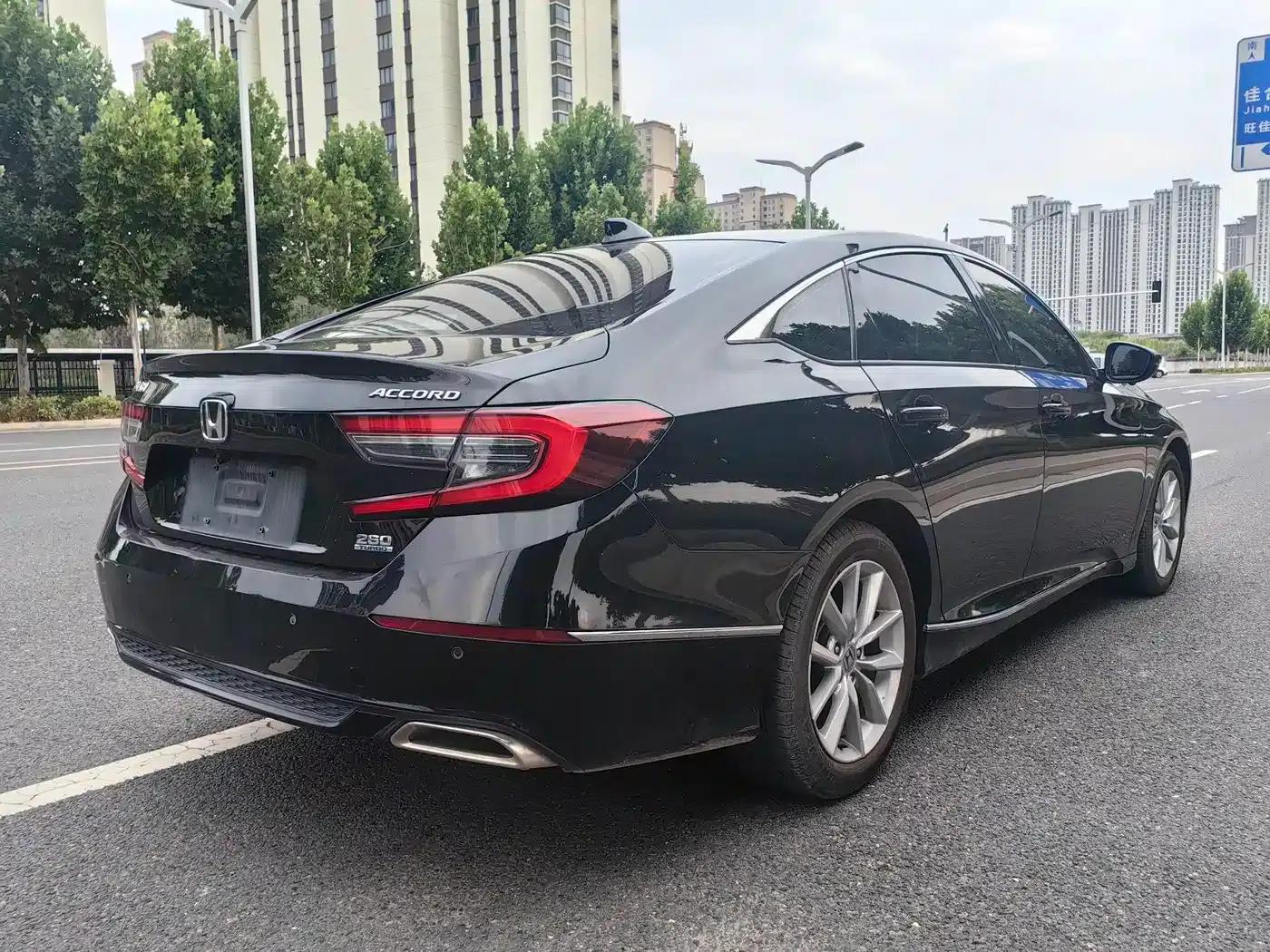 2022 Honda Accord 260TURBO Luxury Edition — миниатюра 11