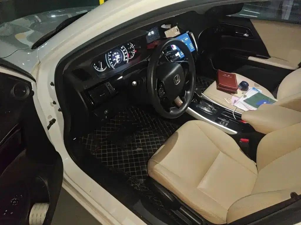 2016 Honda Accord 2.0L Comfort Edition — миниатюра 14