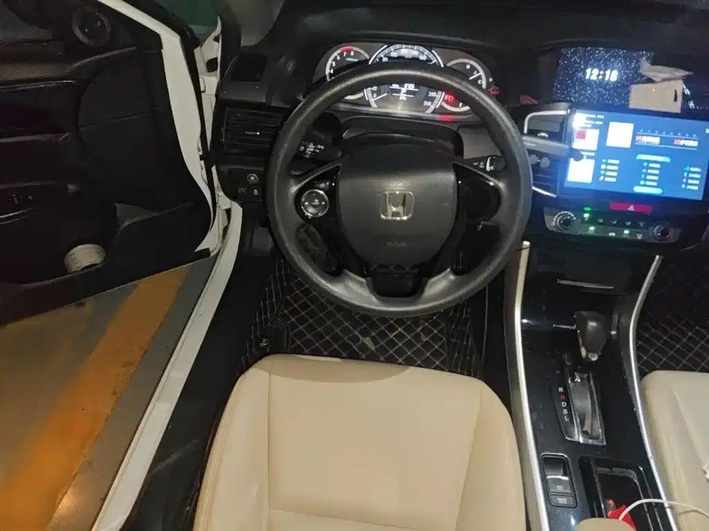 2016 Honda Accord 2.0L Comfort Edition — миниатюра 3