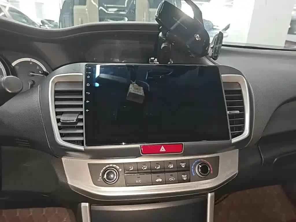 2015 Honda Accord 2.0L LX Comfort Edition — миниатюра 13