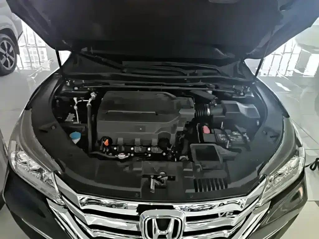 2015 Honda Accord 3.0L VTI Premium Edition — миниатюра 20