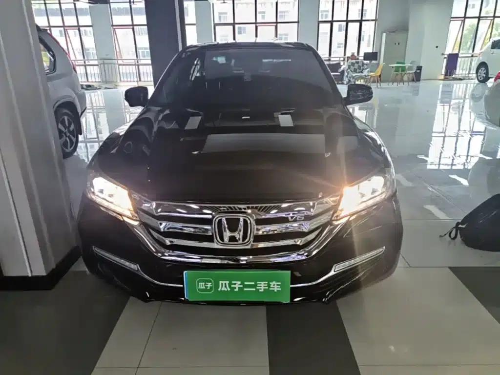 2015 Honda Accord 3.0L VTI Premium Edition — миниатюра 3