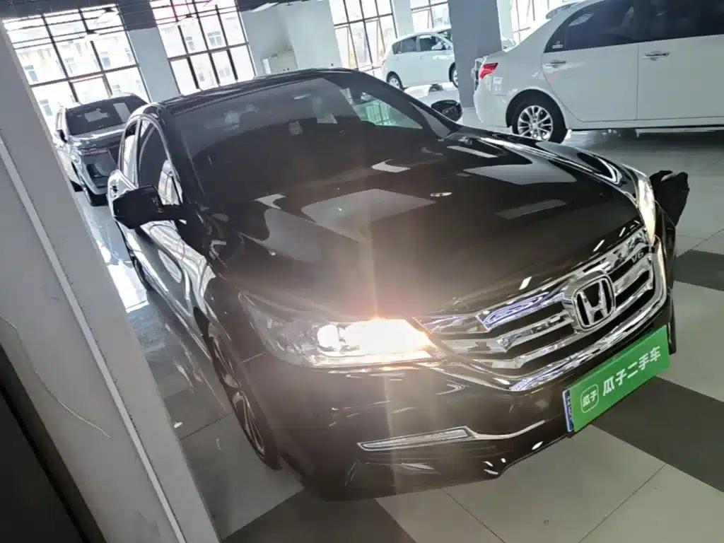2015 Honda Accord 3.0L VTI Premium Edition — миниатюра 4