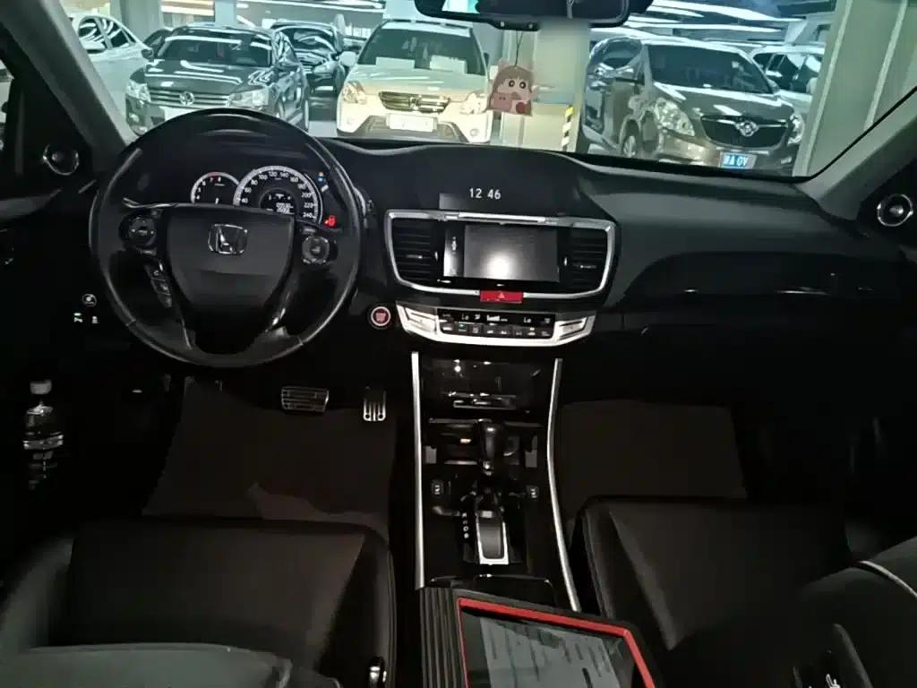 2015 Honda Accord 3.0L VTI Premium Edition — миниатюра 10