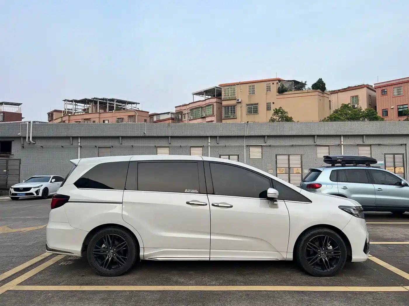 Odyssey 2022 2.0L e:HEV Elite Edition — миниатюра 6