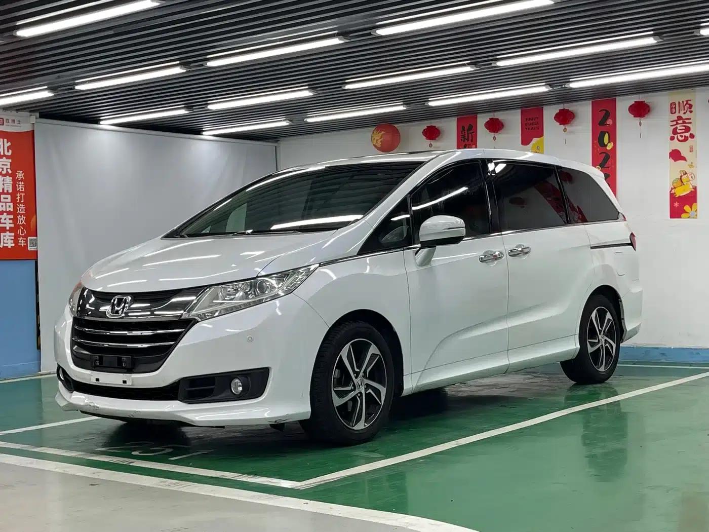 2015 Odyssey 2.4L Luxury Edition — миниатюра 1