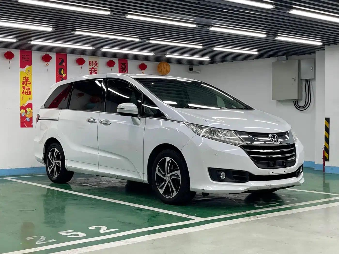 2015 Odyssey 2.4L Luxury Edition — миниатюра 3