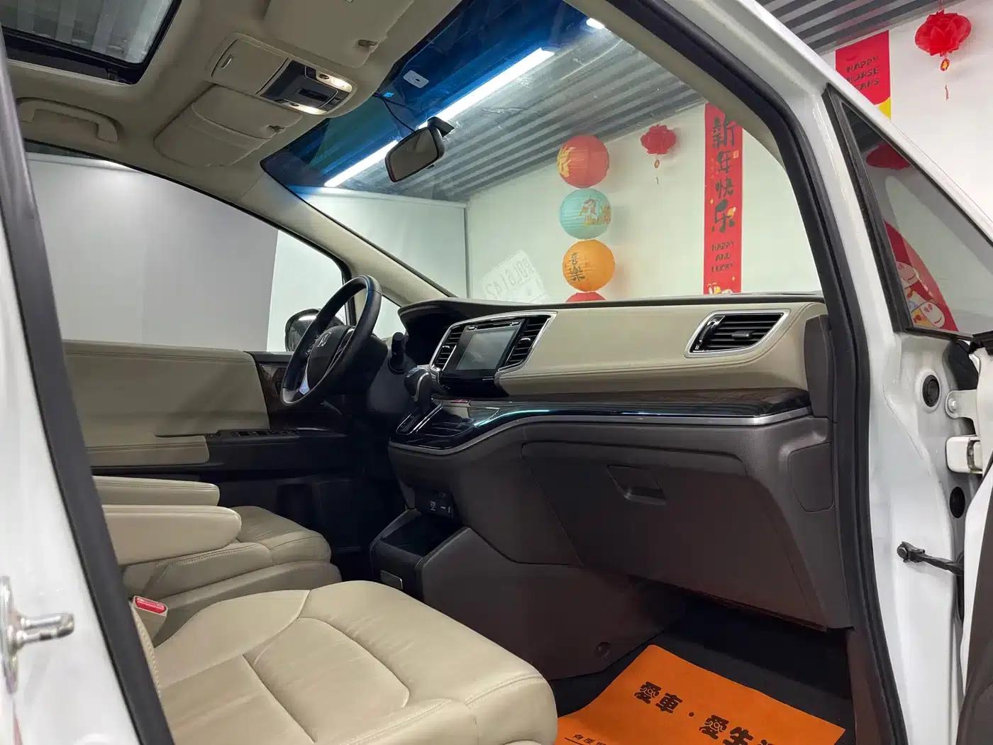 2015 Odyssey 2.4L Luxury Edition — миниатюра 21