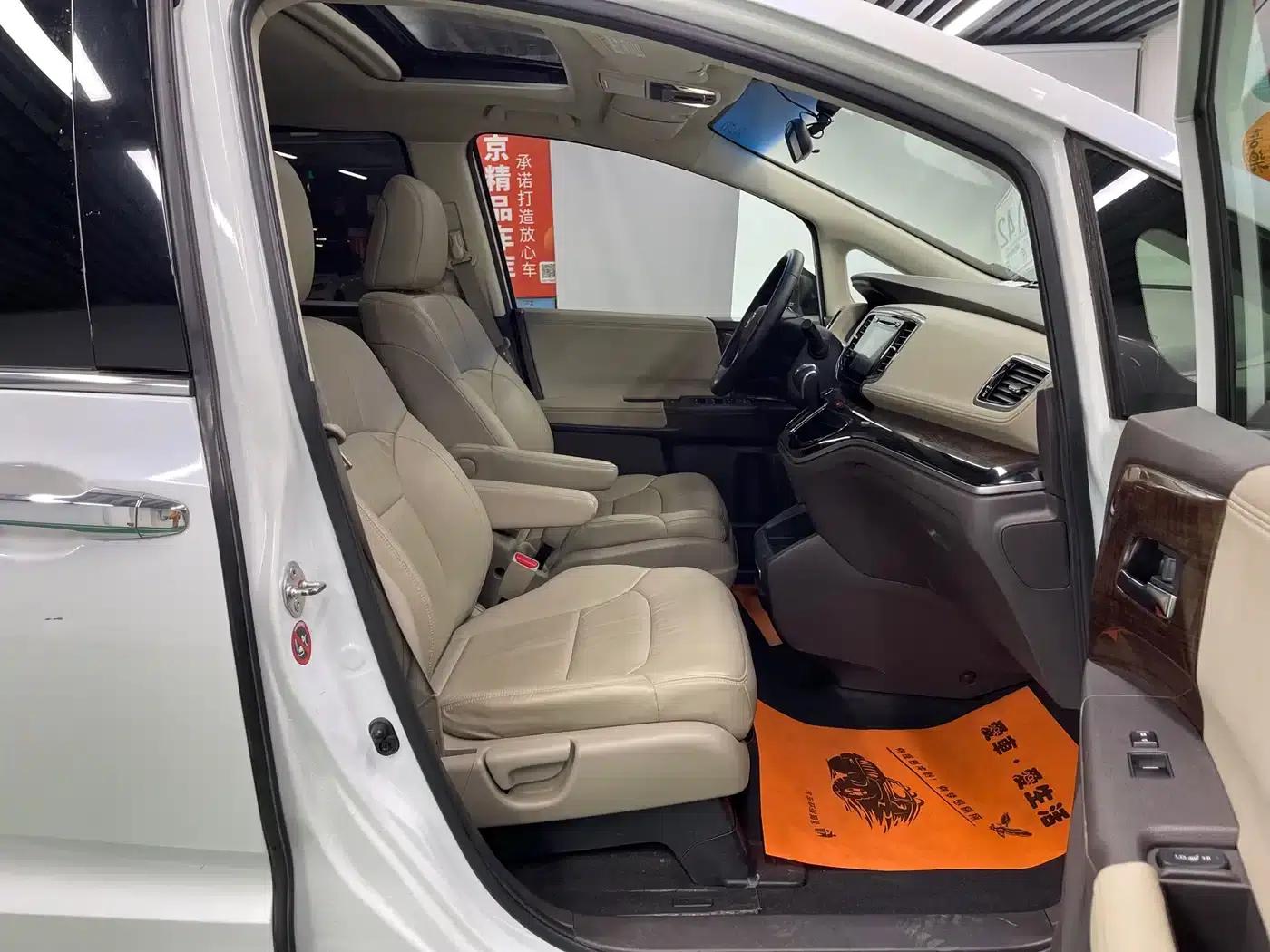 2015 Odyssey 2.4L Luxury Edition — миниатюра 22